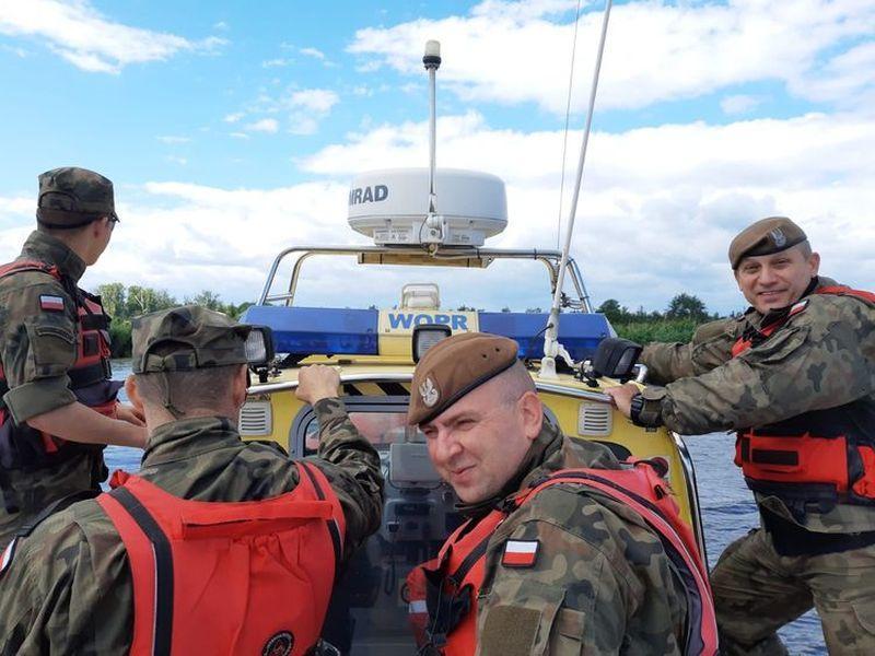 Ratownicy szczecińskiego WOPR-u szkolą żołnierzy